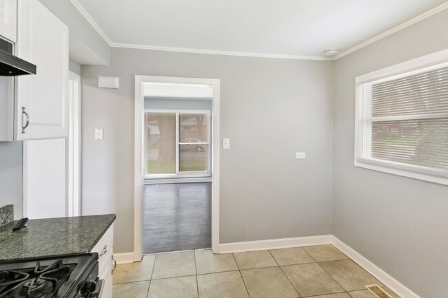 Building Photo - 129 Nauvoo St