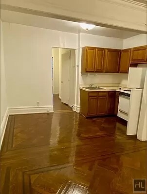 Building Photo - E 31ST ST