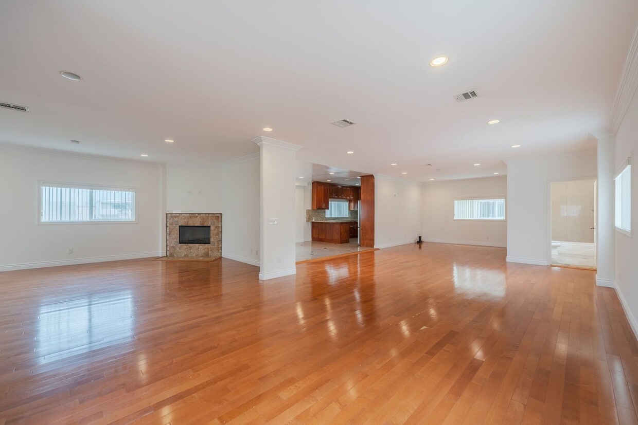 Spacious and Quiet Hawthorne Home! - Spacious and Quiet Hawthorne Home!