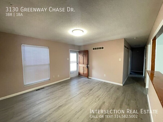 Foto del edificio - 3130 Greenway Chase Dr