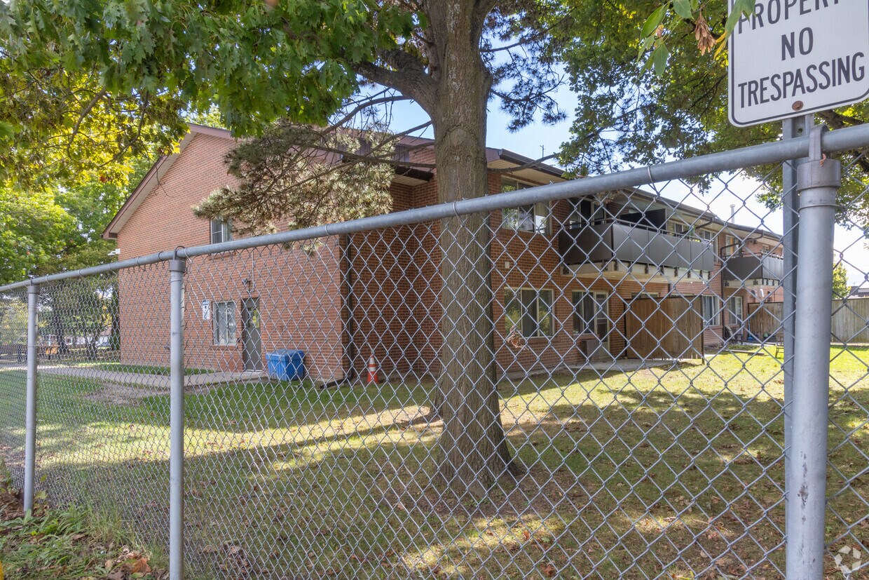 Building Photo - Fairport Lodge
