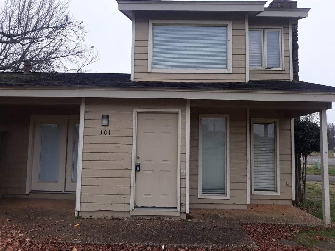 13739 Turnberry Ln, Siloam Springs, AR 72761 Townhome Rentals in