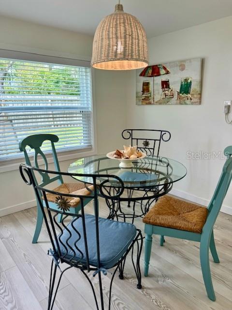 Foto del edificio - 1357 Lakeshore Dr