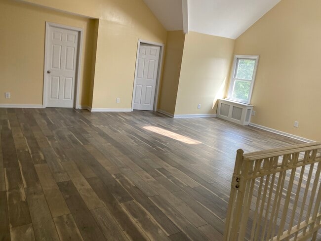 Building Photo - 466 E Main St