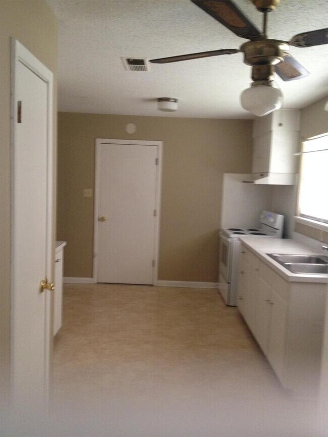 Building Photo - 5309 Leawood