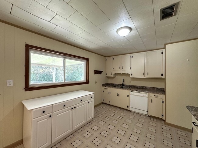 Building Photo - 8101 4th St