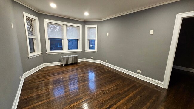 Building Photo - 6545 N Francisco Ave
