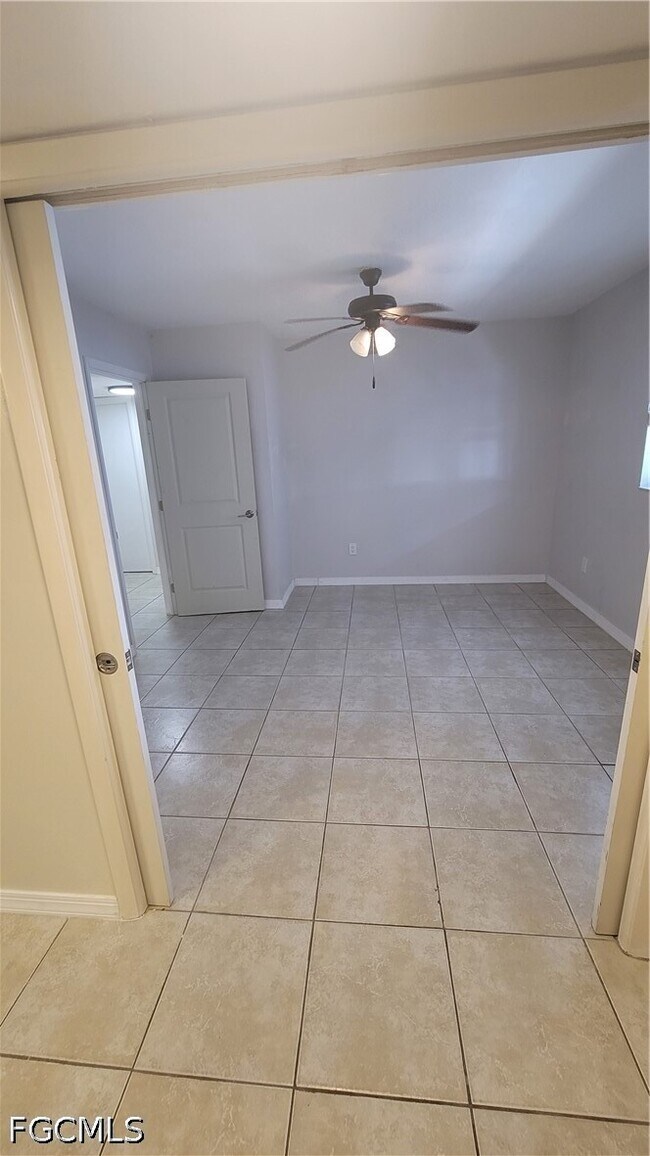 Foto del edificio - 1202 Cape Coral Pkwy W