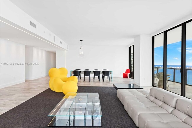 Foto del edificio - 650 NE 32nd St