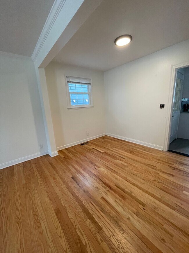Foto del edificio - 720 Groves Park Rd