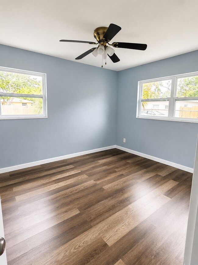 Building Photo - Charming Remodeled 2-Bedroom Duplex Near Fossil Park – $1,000 Move-In Special!