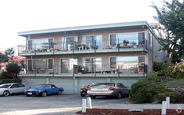 Building Photo - 1321 W Emerson St