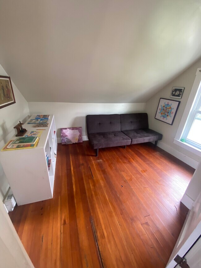 10 Walsh Ave, Barrington, RI 02806 House Rental in Barrington, RI