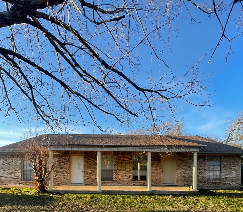 Photo - 1917 Pine Tree Dr - Unit A