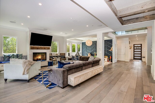 Foto del edificio - 14857 Greenleaf St