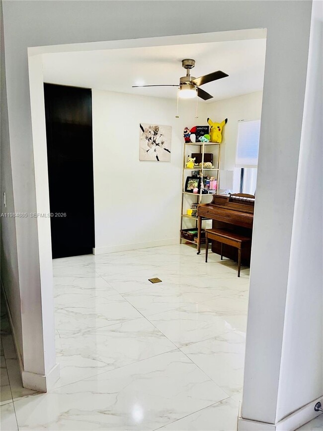 Foto del edificio - 6201 Portsmouth Ln