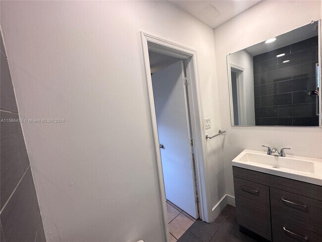 Foto del edificio - 1430 SW 27th St