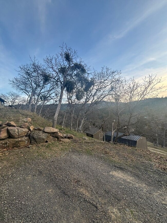 Building Photo - Coming Soon!! Lovely 3bdrm, 2 bath home by Emigrant Lake!!