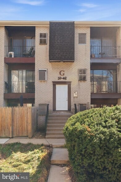 Photo - 8030 00 Ditman Street Unit 40G