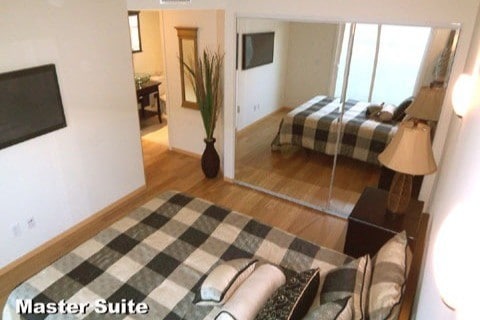 Master suite w/jacuzzi tube. - 1826 W Balboa Blvd