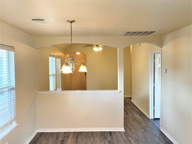 Building Photo - 6335 Mountain Pines Ln