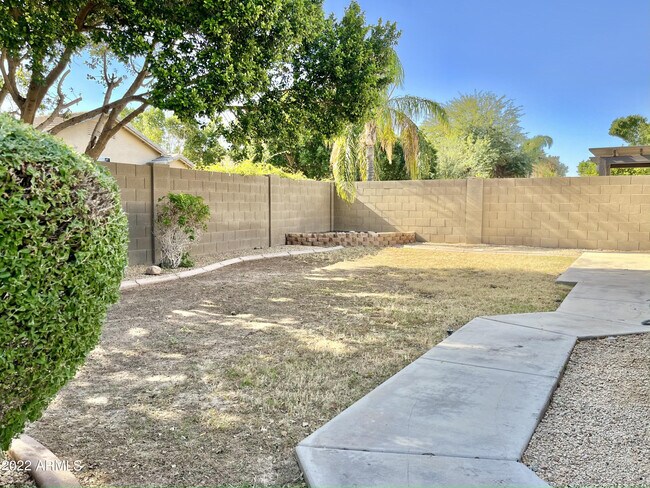 Building Photo - 8143 W Mary Ann Dr