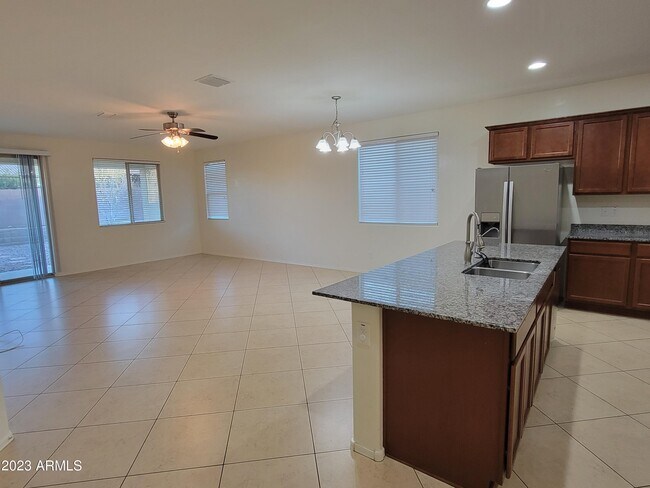 Building Photo - 2671 E Daniel Dr