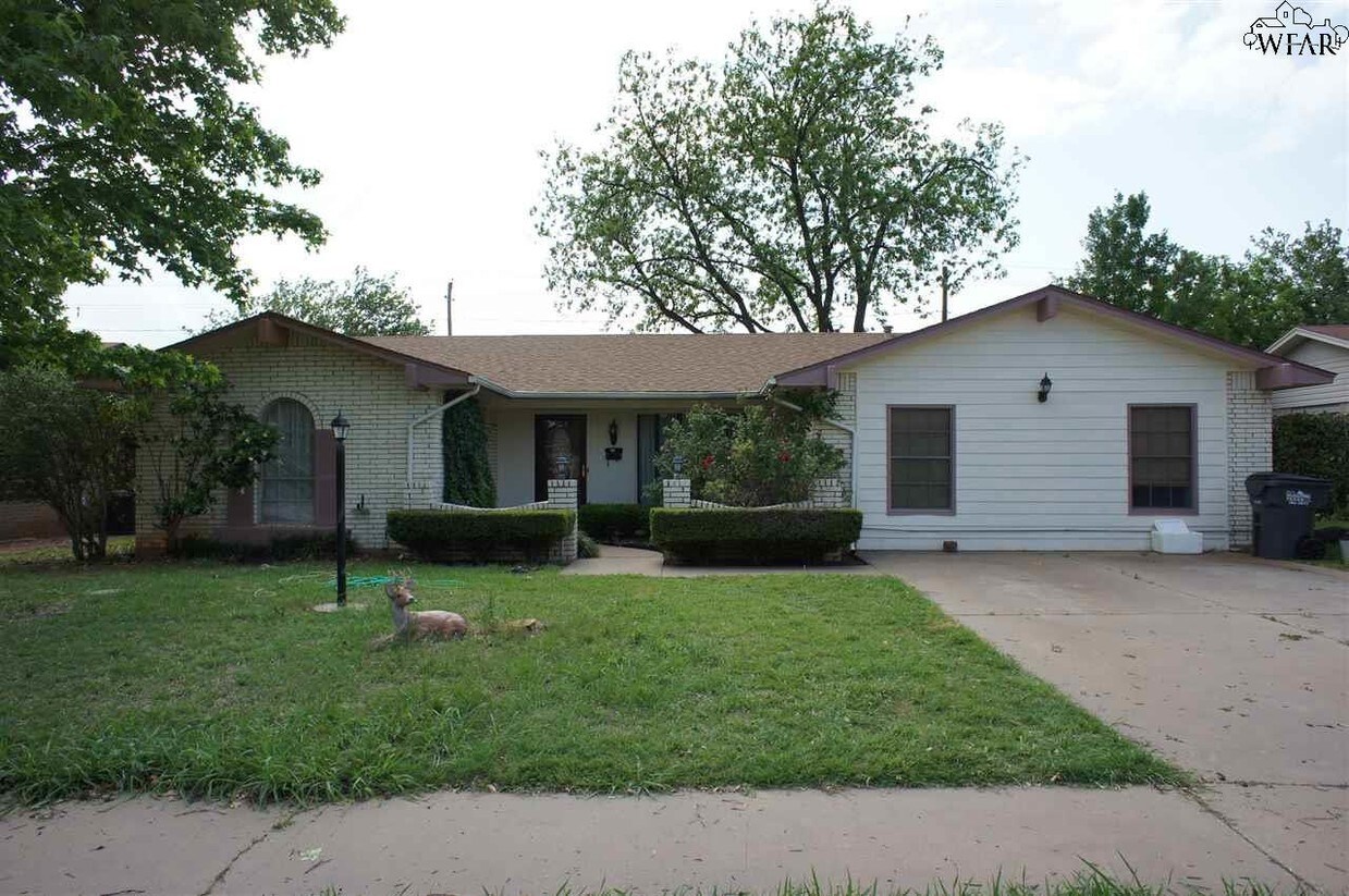 Primary Photo - 4620 Summit Dr