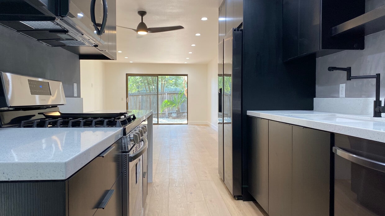 Kitchen looking to Living Room - 6474 Cavalleri Rd