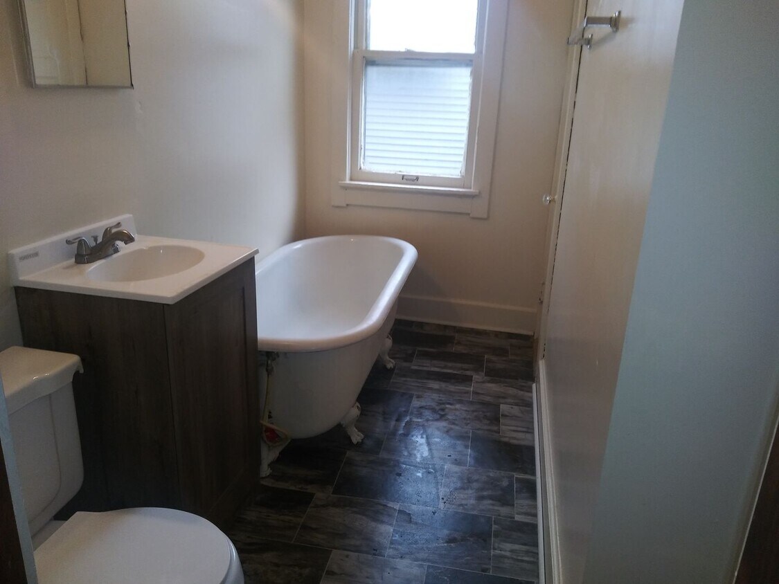 Primary Photo - 2216-2218 N 39th St