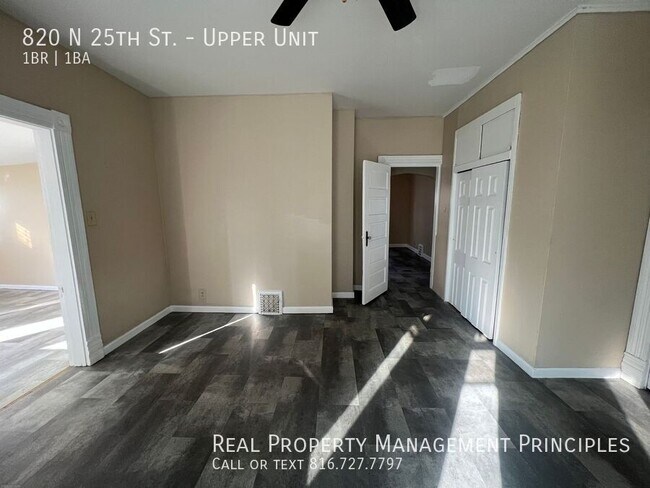 Building Photo - Pet Friendly, 1 Bedroom 1 Bath Walk-Up Tow...