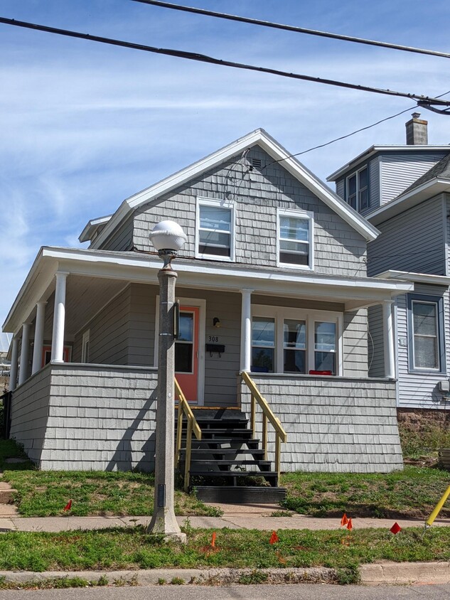 Primary Photo - 308 W Bluff St