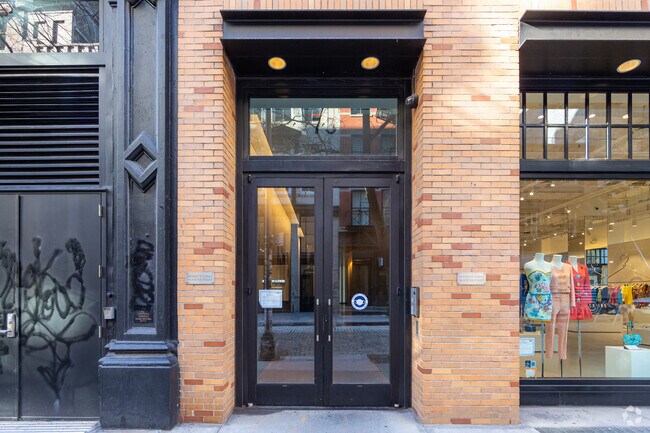 Entrada - 73 Wooster