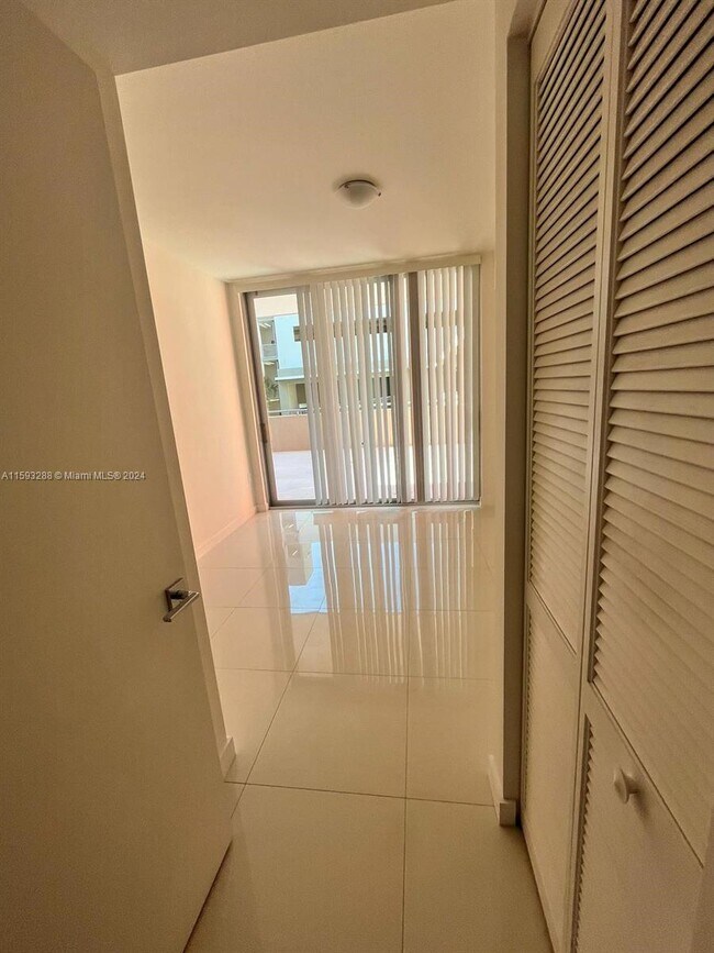 Foto del edificio - 7825 NW 107th Ave