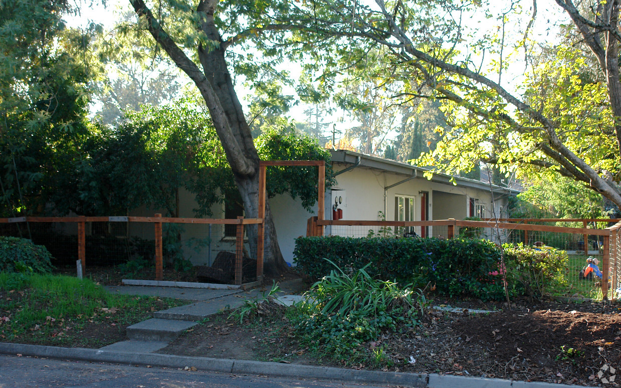 Primary Photo - 1591 King St
