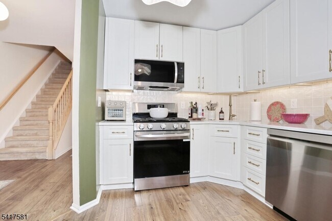 Foto del edificio - 2051 Charles Ct