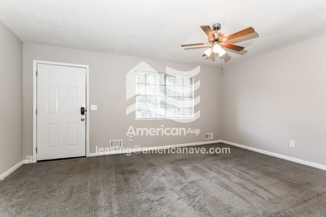 Foto del edificio - 229 W Canterbury Dr