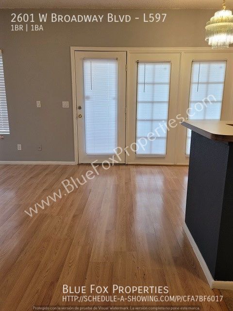 Building Photo - 1 bedroom, 1 bathroom close to downtown