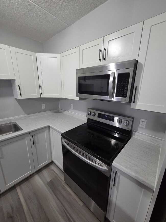 Building Photo - 251 Erb St. W