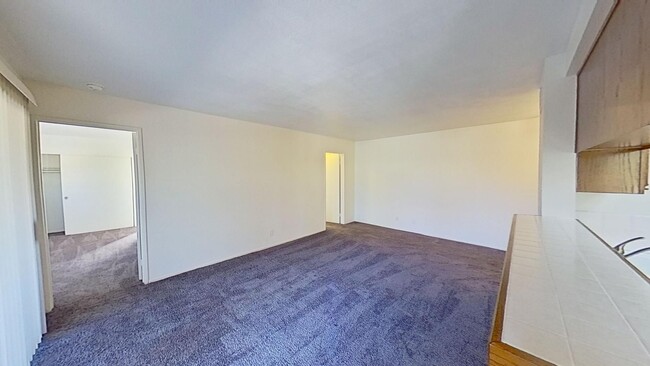 Building Photo - 2 Bedroom, 2 Bathroom Condo in Lake Forest!