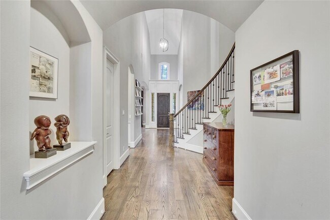Building Photo - 13015 Pebblebrook Dr