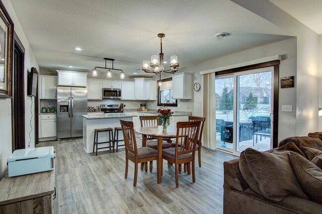 Foto del edificio - 3449 Rosewood Ln