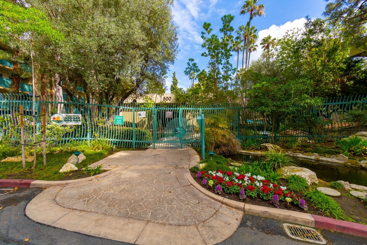 564 N Bellflower Blvd Unit 211, Long Beach, CA 90814 Condo for Rent