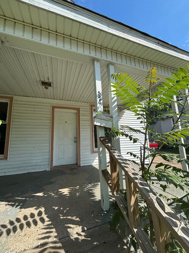 524 W High St Unit 524 West High Street 1, Elkhart, IN 46516 Room