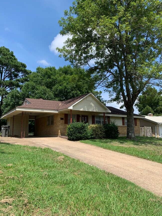 Building Photo - 722 Craighead Rd