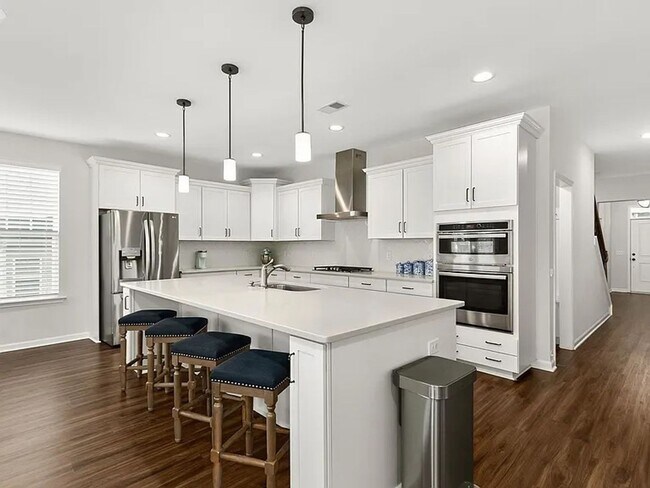 Building Photo - Elegant Two-Story Home with Loft Space