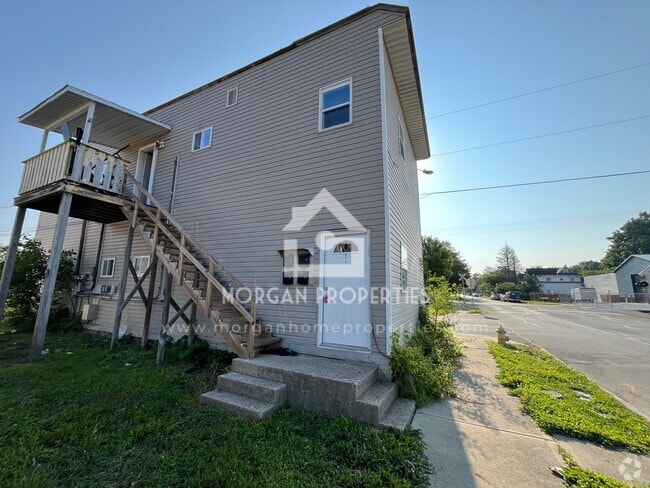 Building Photo - 702 W 5th St