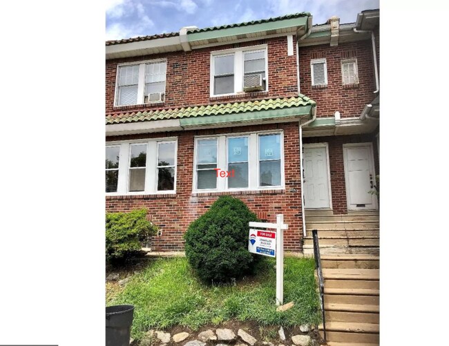 Front - 211 Laveer St