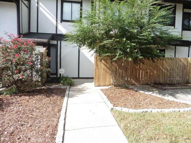 Building Photo - 4257 Lake Ridge Dr