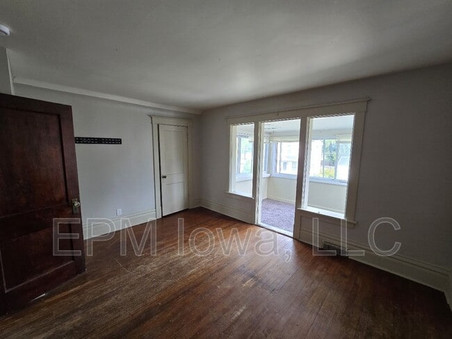 Building Photo - 215 17th St NE